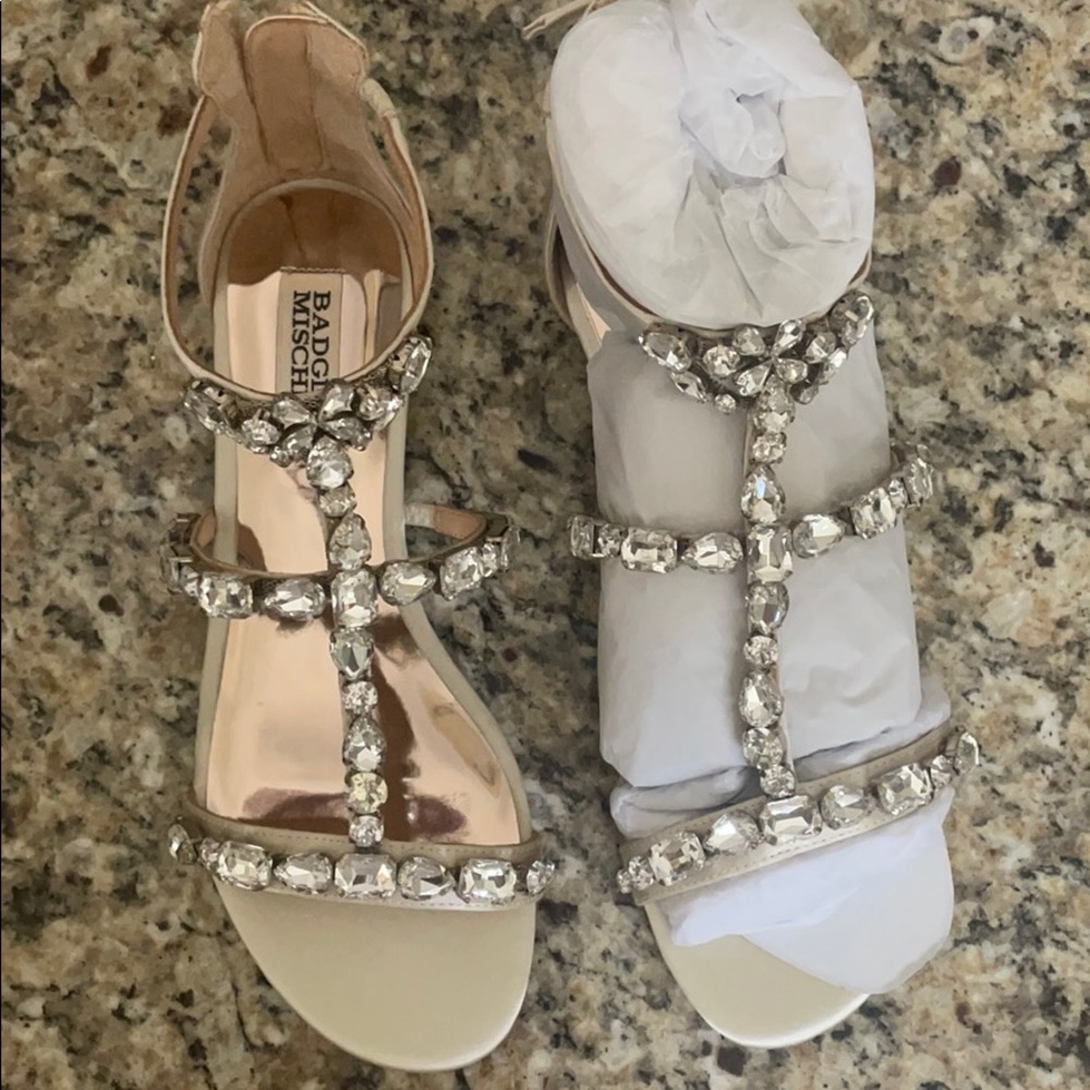 NWT Badgley Mischka Warren Ivory Sandal Rhinestone